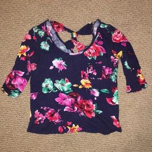 Low-cut floral three-quarter sleeve top
